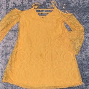 Summer, breezy, vibrant yellow dress 💫 S:M